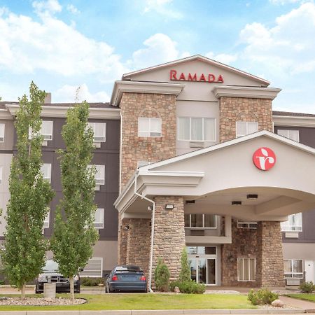 Ramada By Wyndham Camrose Hotell Eksteriør bilde