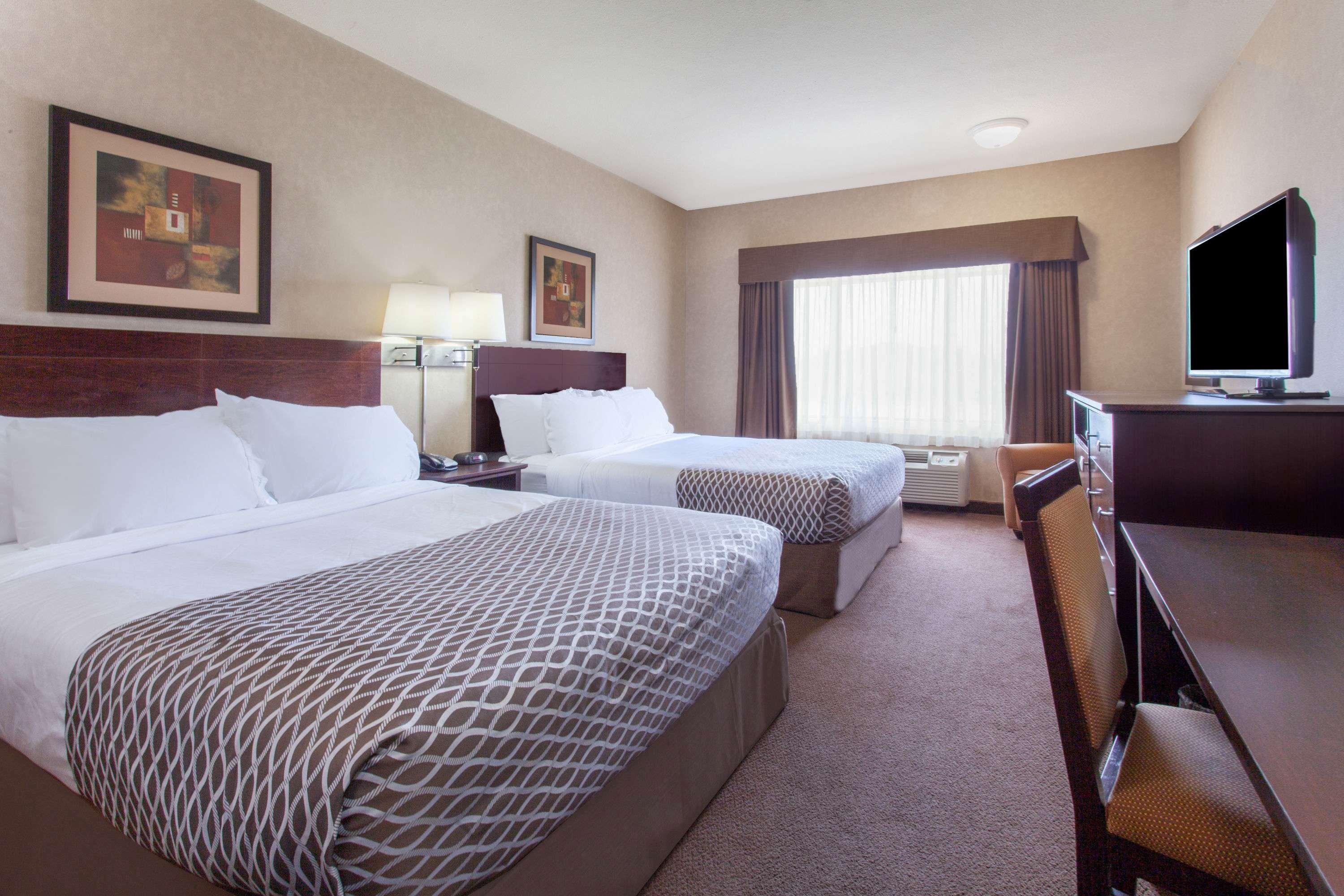 Ramada By Wyndham Camrose Hotell Eksteriør bilde