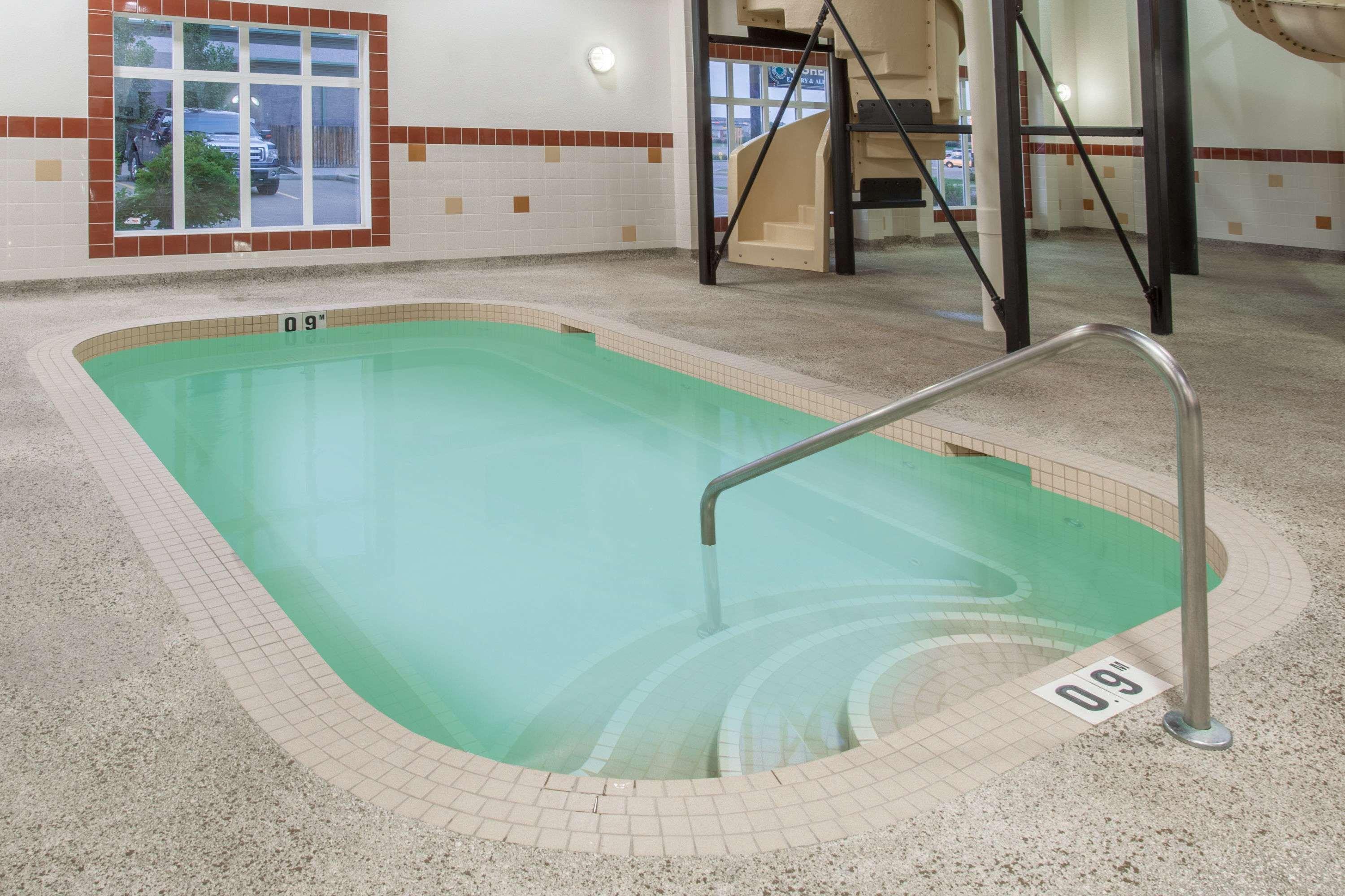 Ramada By Wyndham Camrose Hotell Eksteriør bilde