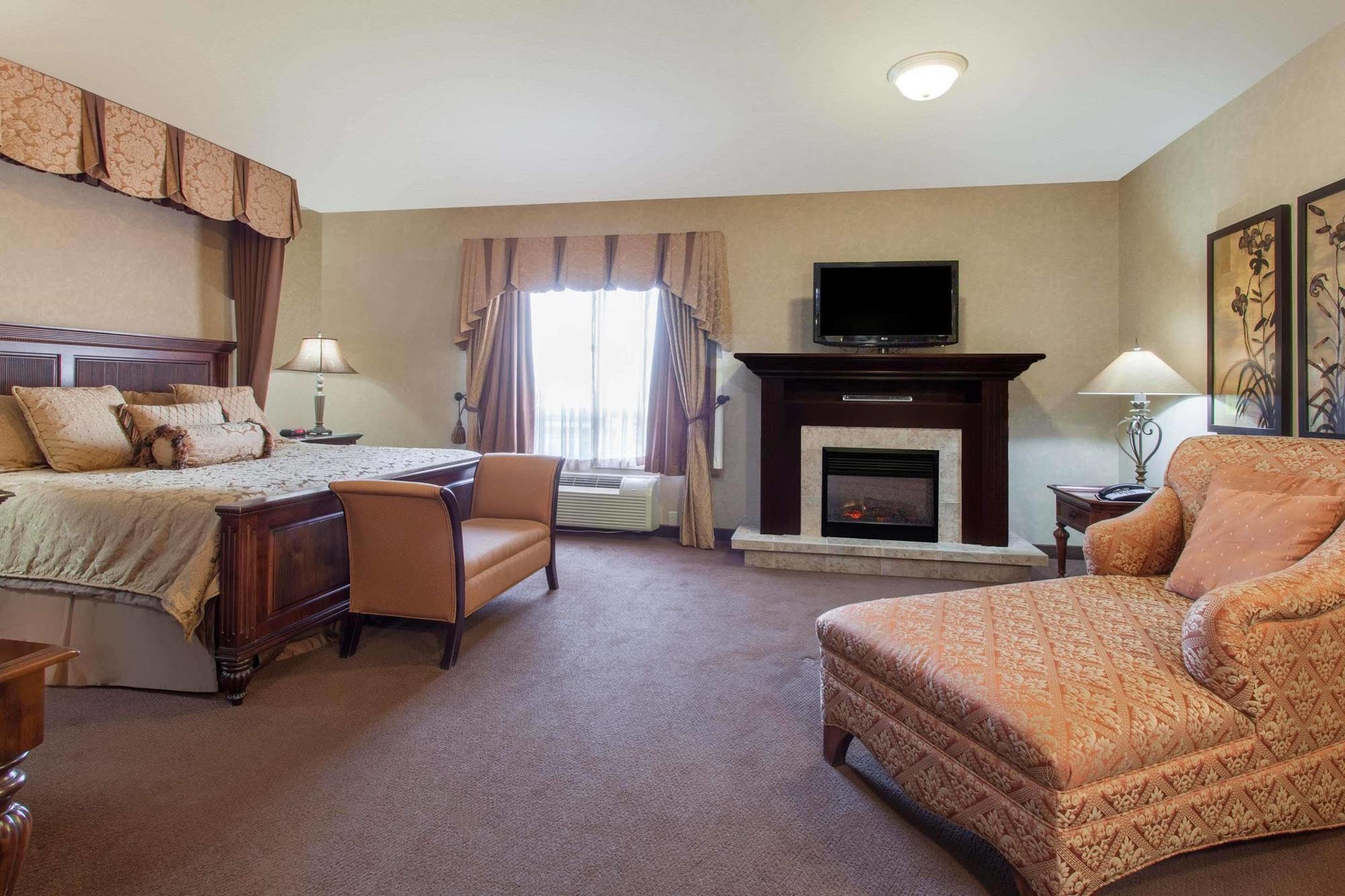 Ramada By Wyndham Camrose Hotell Eksteriør bilde