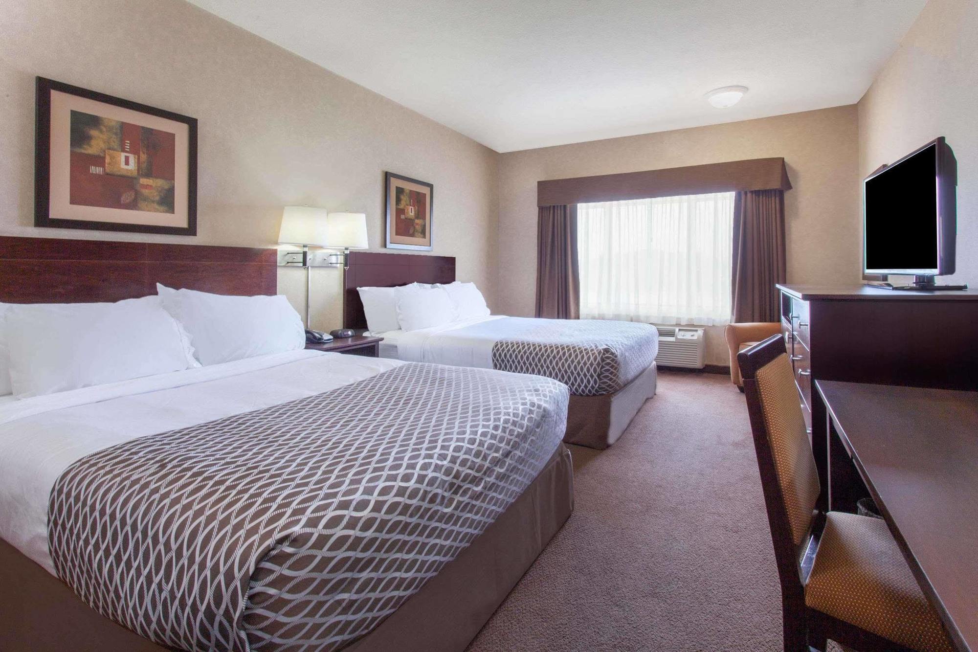 Ramada By Wyndham Camrose Hotell Eksteriør bilde