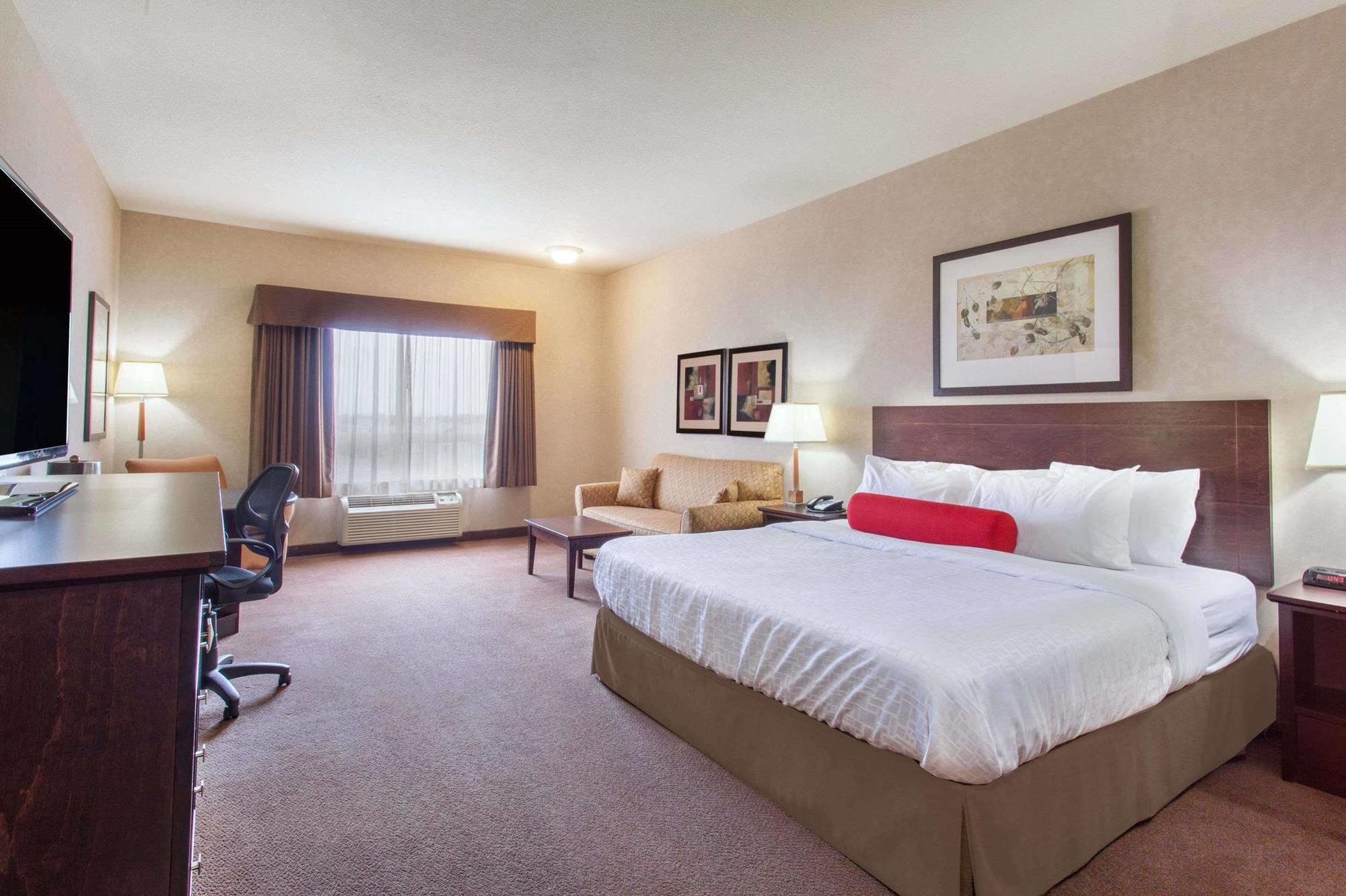 Ramada By Wyndham Camrose Hotell Eksteriør bilde